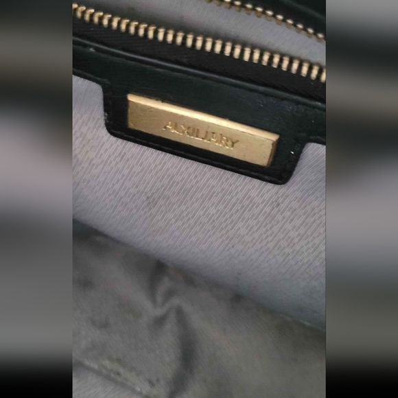 AUXIlARY camera style crossbody - Picture 3 of 5